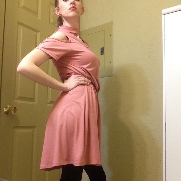 Flowy Coral Pink Dress - Picture 2 of 8